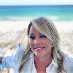 JulieMeeks Julie Meeks Headshot - - Gulf Life Real Estate Agent - Realtor Near You